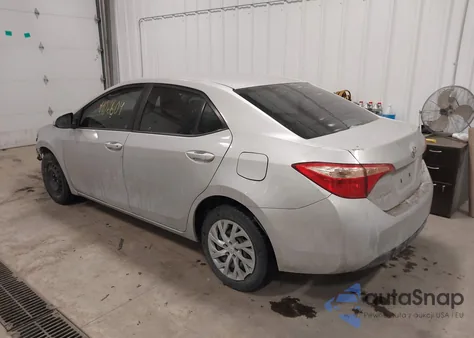 2017 Toyota Corolla Le z USA, uszkodzony, nr VIN 5YFBURHE6HP682045